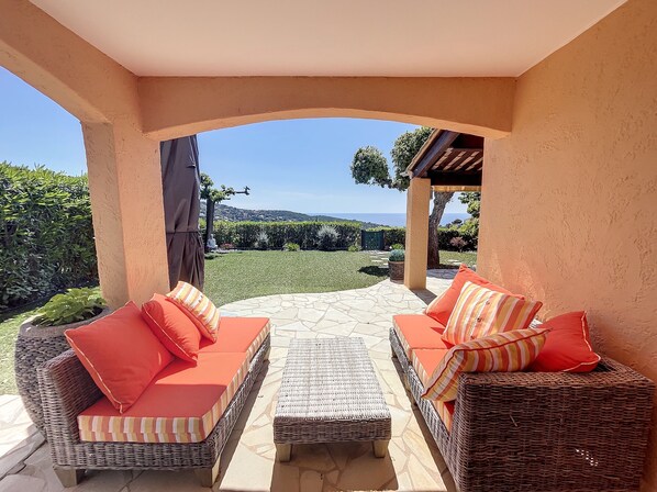 Terrace/patio - Superbe Mazet vue mer en rez de Jardin Dans un Domaine Sécurisé (Roquebrune-sur-Argens)