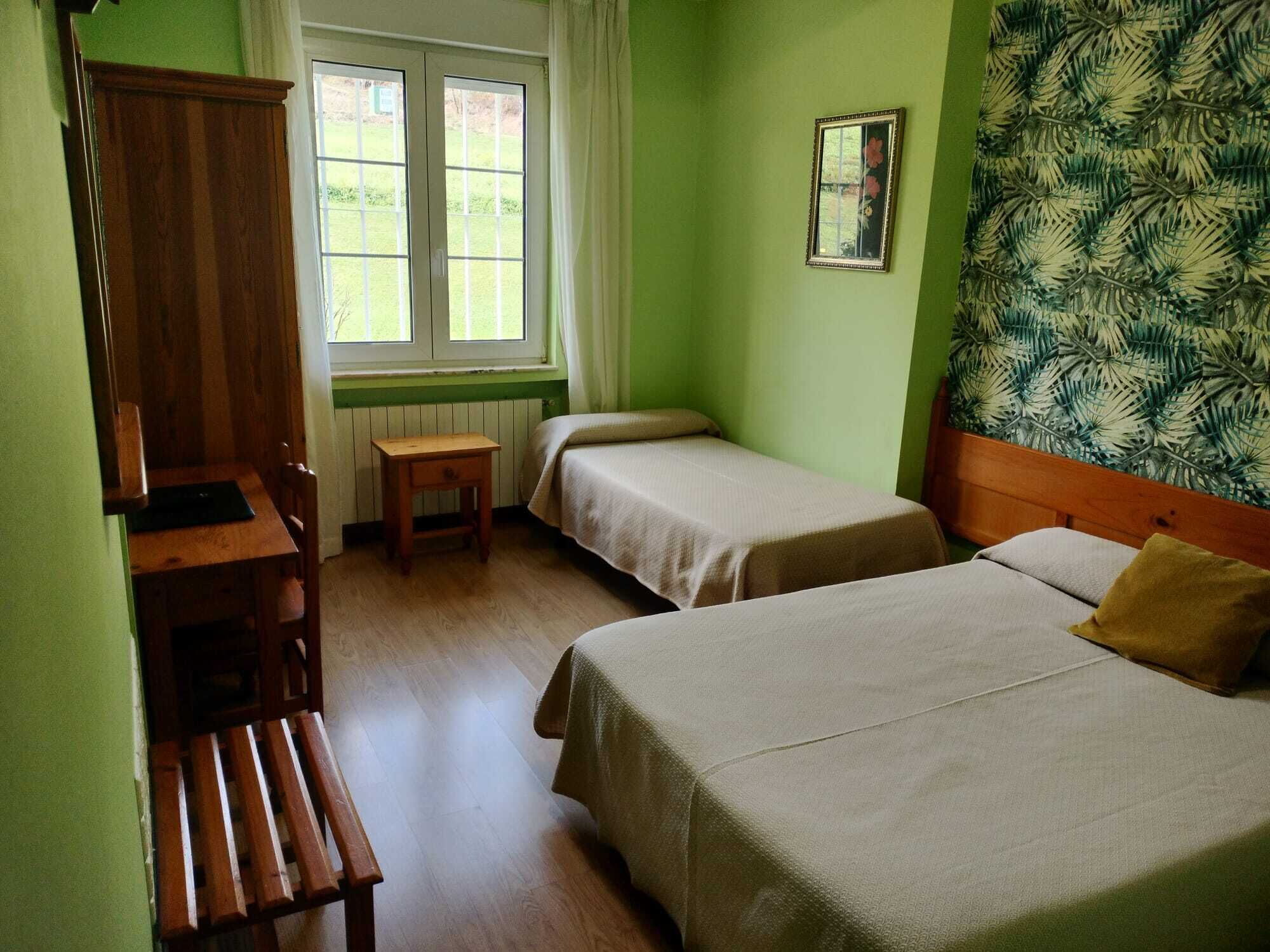 Familiekamer | Een bureau, gratis wifi