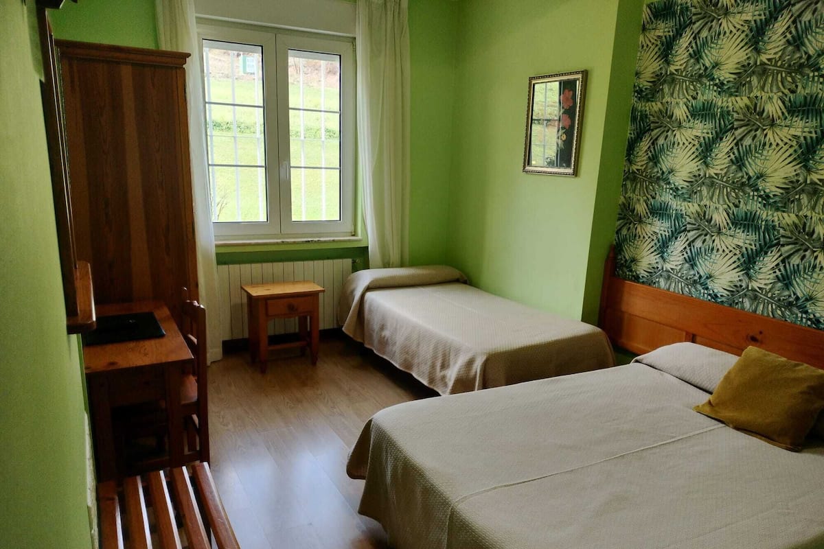 Chambre Familiale | Bureau, Wi-Fi gratuit