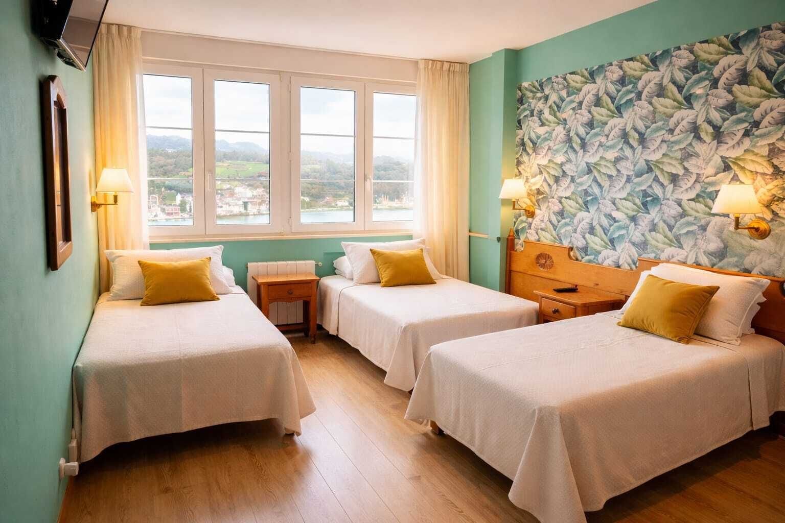 三人房 | 書桌、免費無線上網