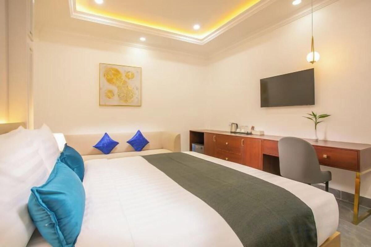 Minibar, desk, free WiFi, individually decorated