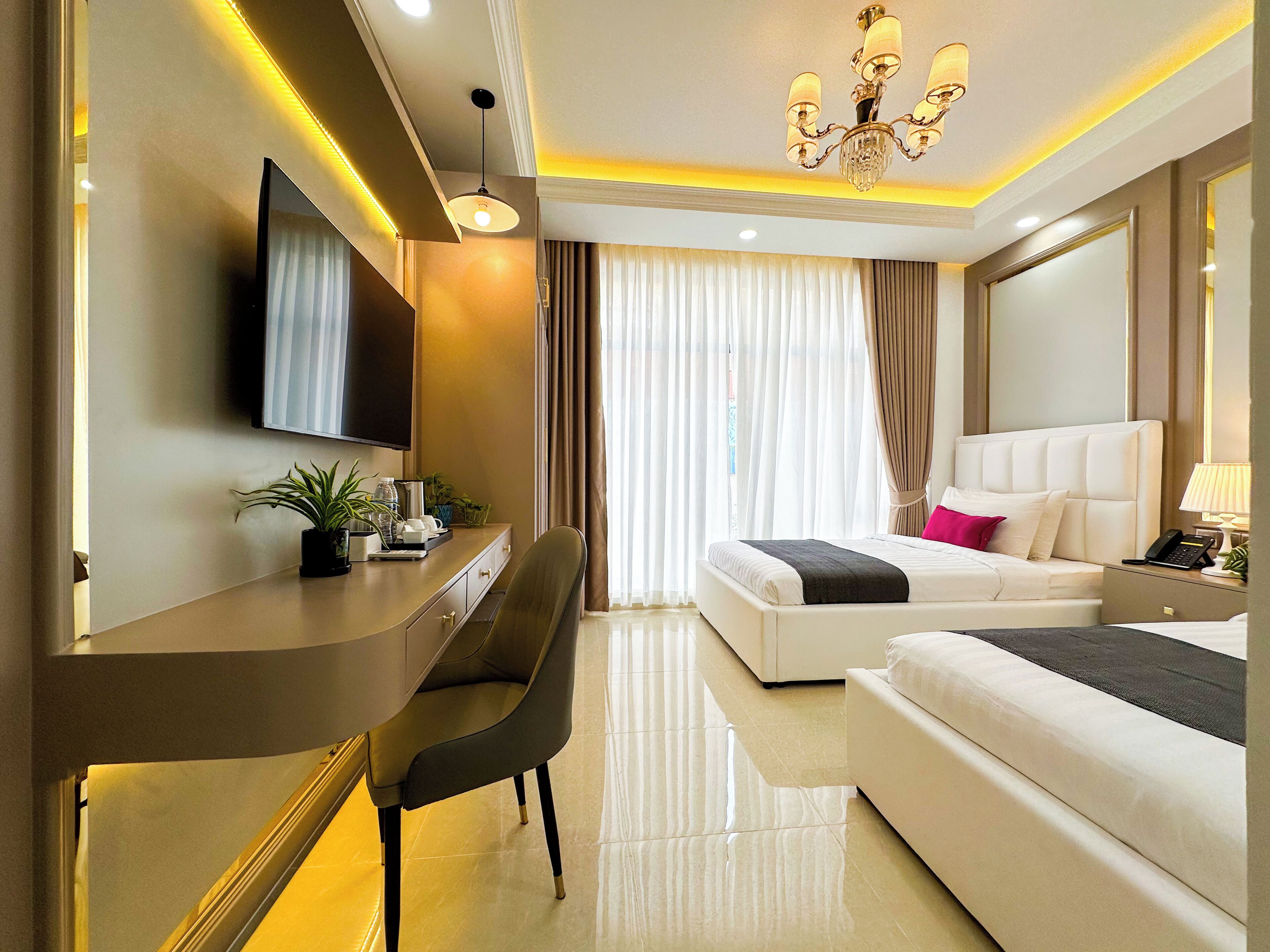 Classic-sviitti | Yksilöllisesti sisustettu, yksilöllisesti kalustettu, työpöytä