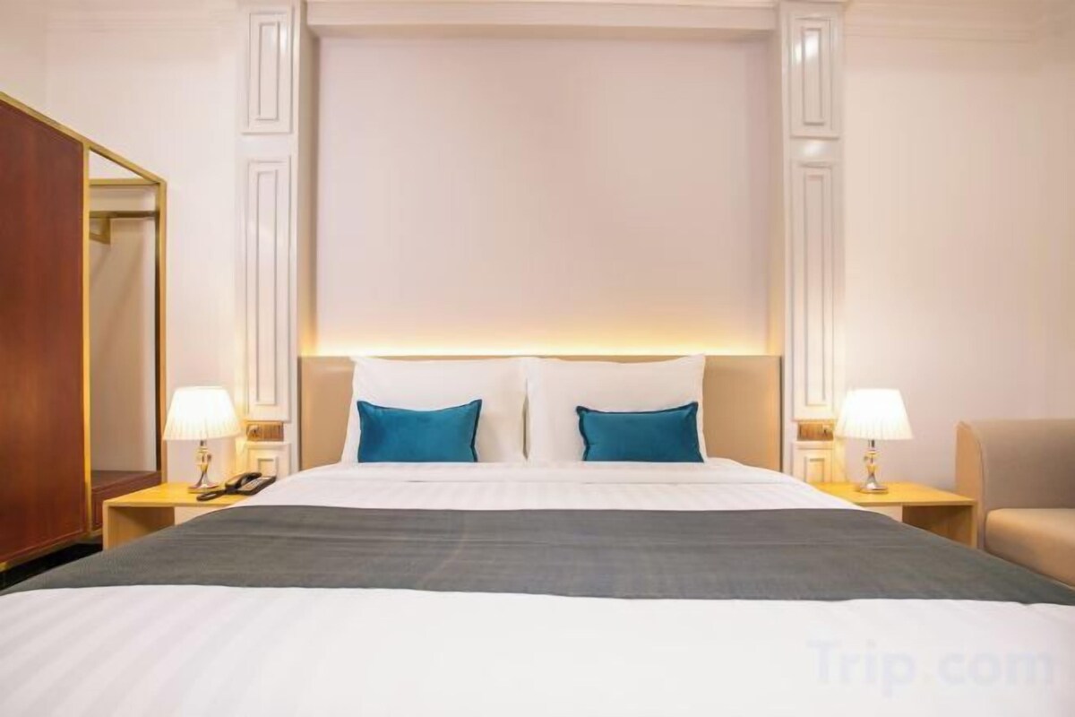 Deluxe King Suite