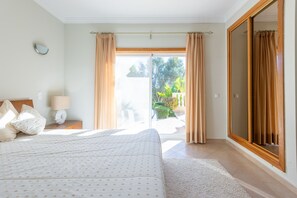 3 bedrooms, iron/ironing board, free WiFi, bed sheets