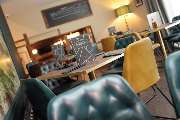 Sarapan dihidangkan, masakan tempatan dan antarabangsa