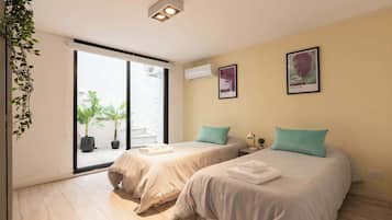 6 bedrooms, iron/ironing board, WiFi, bed sheets