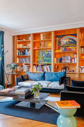 Interior - Aesthetic Artistry, by Veeve (Paris)