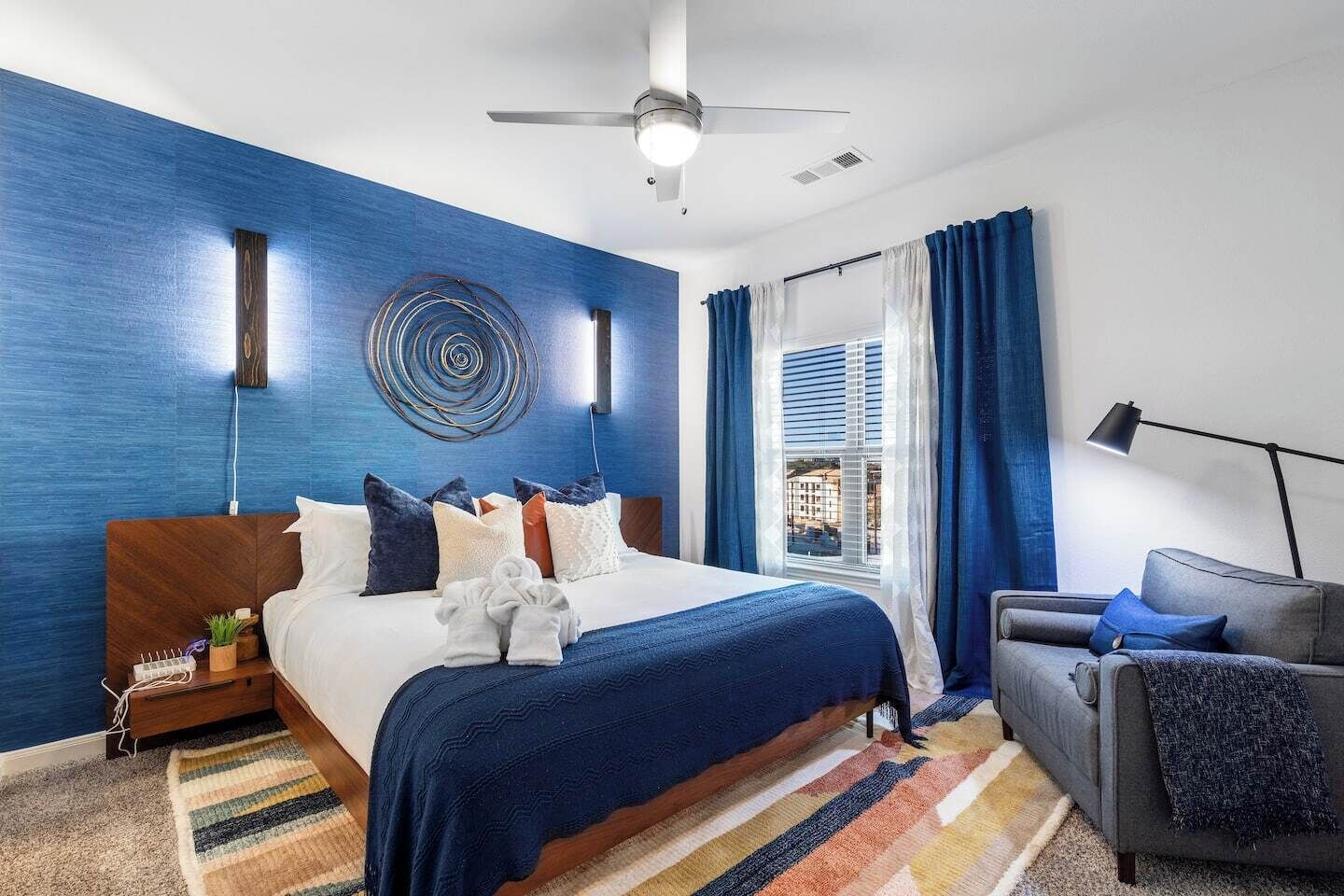 1 soverom, safe på rommet, skrivebord og strykejern/-brett