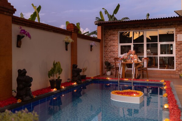 Kolam renang outdoor