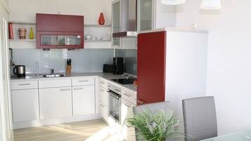 Kühlschrank, Ofen, Herdplatte, Geschirrspüler