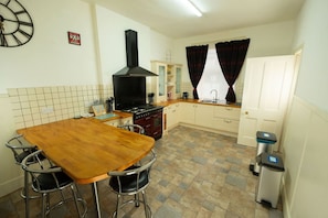 KĂŒhlschrank, Mikrowelle, Ofen, GeschirrspĂŒler