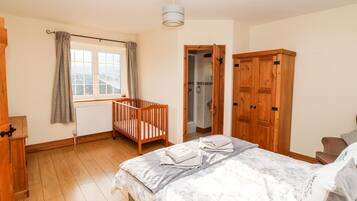 3 habitaciones, decoración personalizada y muebles diferentes