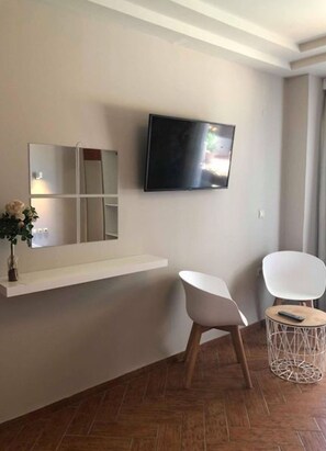 1 bedroom - Room in Guest Room - Girogiali Beach Hotel (Chania)