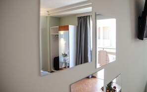 1 bedroom - Room in Guest Room - Girogiali Beach Hotel (Chania)
