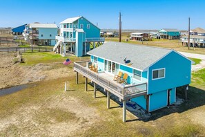 A coastal house with a deck, a small porch, and a flag. - Cape Allswell - Life is Good, Sun, Sand & Surf! (Freeport)