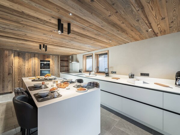 Fridge, oven, dishwasher, coffee/tea maker - Renovated chalet with pool, sauna and hammam for 14 people in Saint-Martin-de-Belleville (Saint-Martin-de-Belleville)