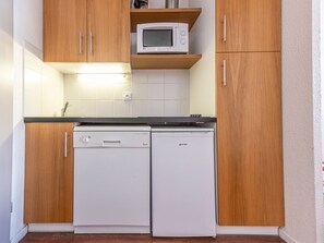 Refrigerador, microondas, parrilla de estufa y lavavajillas 