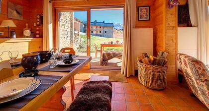 Spacious 10-Person Ski-In Chalet with Fireplace, Terrace & Game Room