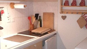 Kaffetrakter/tekoker, kjøleskap, mikrobølgeovn og ovn