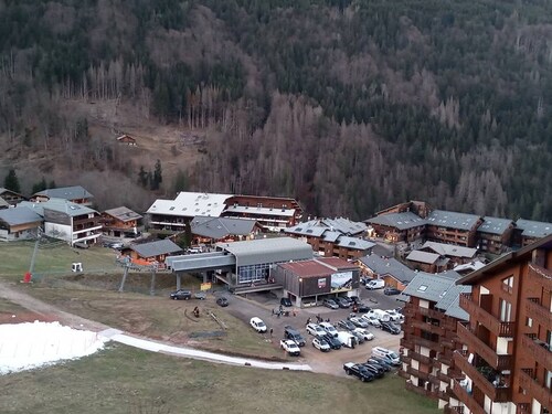 Spacious 3-room apartment, ski-in/ski-out with parking, St Jean d'Aulps