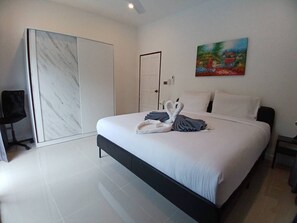 2 bedrooms, iron/ironing board, WiFi, bed sheets