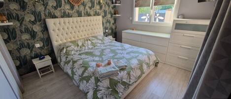 1 chambre, fer et planche Ă repasser, Wi-Fi, draps fournis
