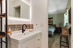 3 chambres, bureau, lit de bébé portatif, Wi-Fi