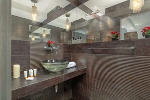 A modern bathroom with a large mirror, a vessel sink, and a towel rack. - Spacious Apartment with Terrace | Close to Wawel Castle, Place to Work (Kraków)