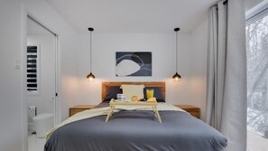 3 bedrooms, desk, WiFi, bed sheets