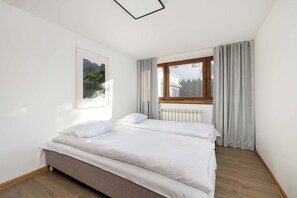 3 chambres, fer et planche à repasser, Wi-Fi, draps fournis