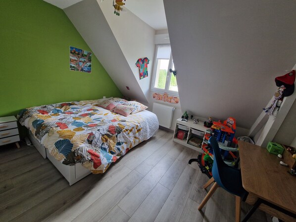 1 quarto, ferros/tábuas de passar roupa, Wi-Fi, roupa de cama