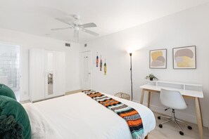 1 chambre, bureau, fer et planche Ă repasser, lit parapluie