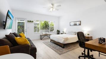 Desk, iron/ironing board, WiFi, bed sheets