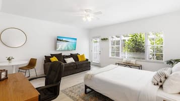 書桌、熨斗/熨衫板、Wi-Fi、床單