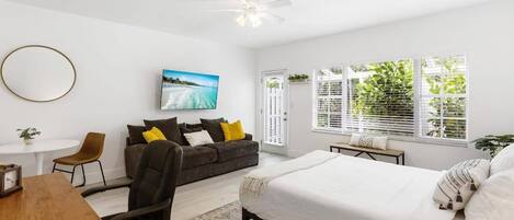 Desk, iron/ironing board, WiFi, bed sheets