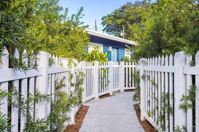 The Crimson Condo, 2 bed 1 bath Near Riverwalk