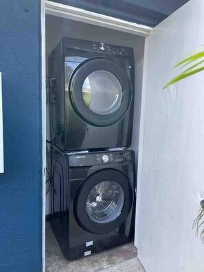 Interior - Musician's Paradise Near Beach and Las Olas (Fort Lauderdale)