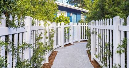 Flamingo Escape: Bright 2BR Near Riverside Beach