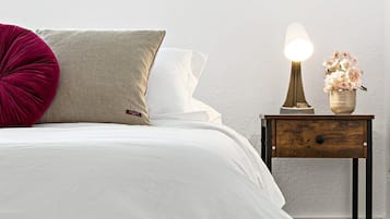 2 dormitorios, escritorio, tabla de planchar con plancha y cuna de viaje