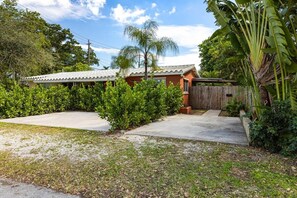 المنطقة المحيطة بالمنشأة