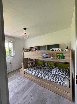2 chambres, fer et planche à repasser, lit parapluie, Wi-Fi gratuit