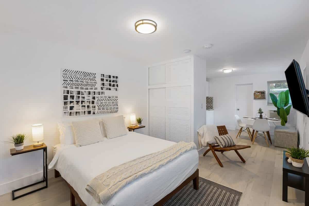 Desk, iron/ironing board, travel crib, WiFi