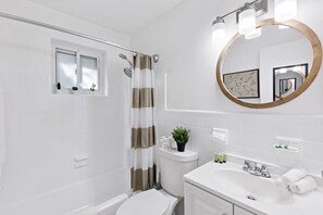 Bruser, hårtørrer, håndklæder, Shampoo
