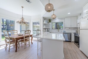 Forno, piano cottura, lavastoviglie, macchina per tè/caffè