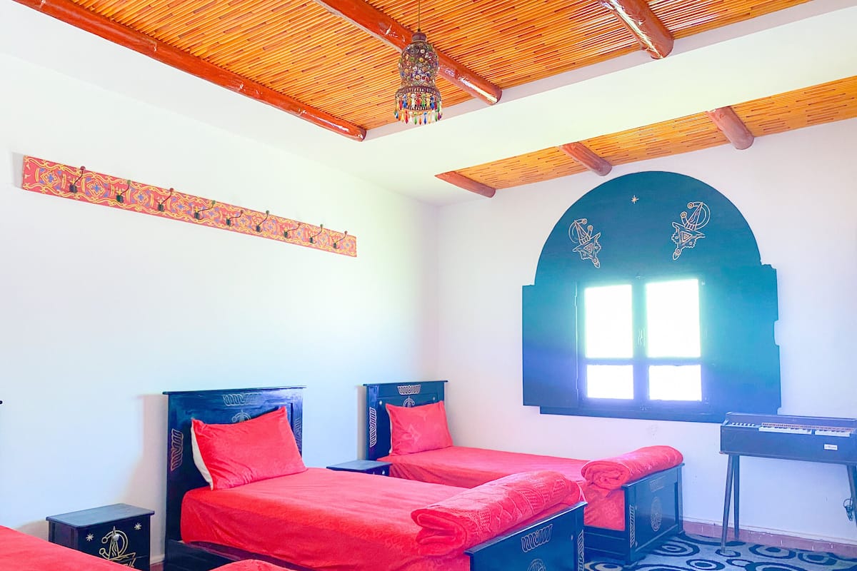 Standard Triple Room | Desk, blackout drapes, free WiFi, bed sheets