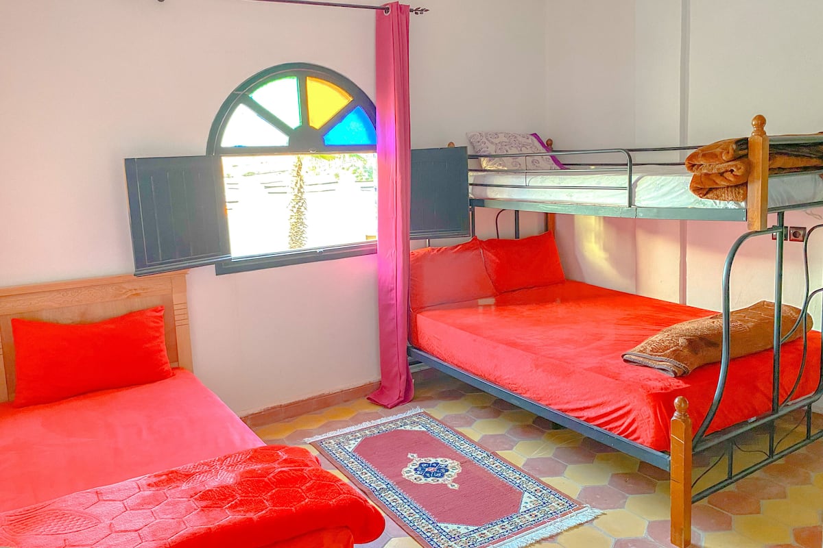 Standard Triple Room | Desk, blackout drapes, free WiFi, bed sheets