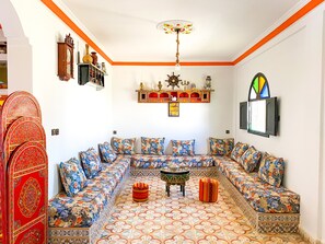 Living area - Adrar Hostel (Taghazout)