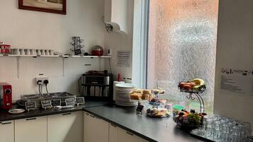 Free daily continental breakfast