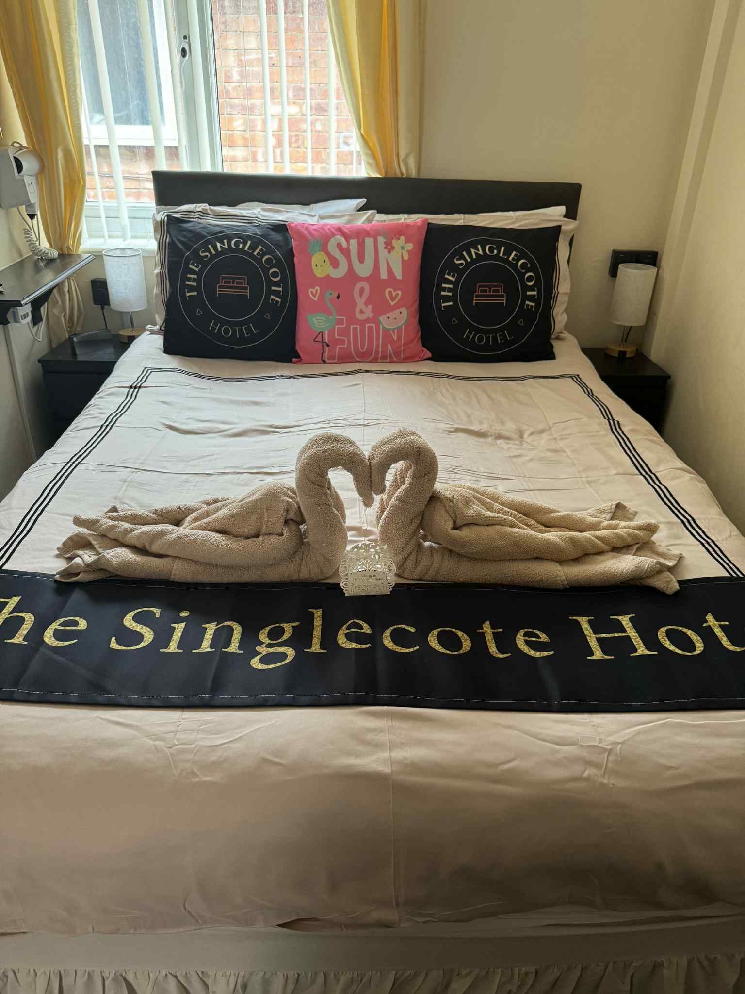 Economy Double Room | Iron/ironing board, free WiFi, bed sheets