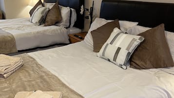 Quadruple Room | Iron/ironing board, free WiFi, bed sheets